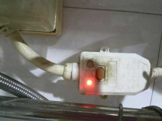  热水器显示屏不亮「热水器显示屏不亮了,插座也有电」