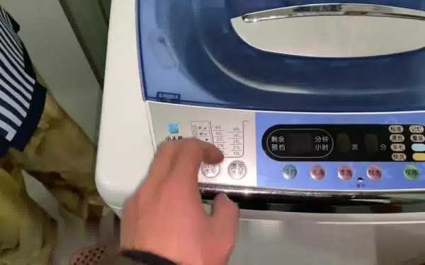 滚筒洗衣机为什么进水后显示oe,滚筒洗衣机进水一会儿就停屏幕锁标志闪 