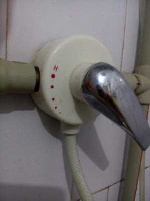 热水器软管的盖子怎么打开-热水器软管开关更换