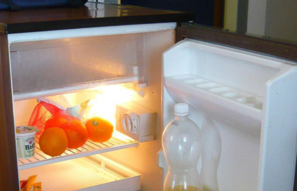 为什么冰箱两侧发热 为什么冰箱两侧是热的