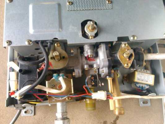 万和燃气热水器怎么有插头（万和燃气热水器接口标志）