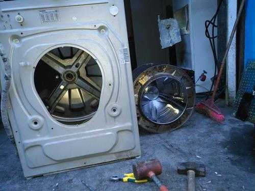 洗衣机为什么甩干漏水,洗衣机甩干漏水维修要多少钱 